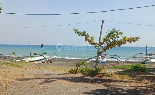 BEACHLAND  IN THE NORTH OF BALI 1