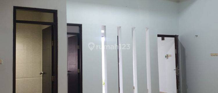 Rumah 2 Lantai Bagus Unfurnished SHM di Singgasana Pradana  1