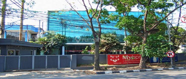 GEDUNG KANTOR STRATEGIS DI JALAN SOEKARNO HATTA CIJAGRA 1