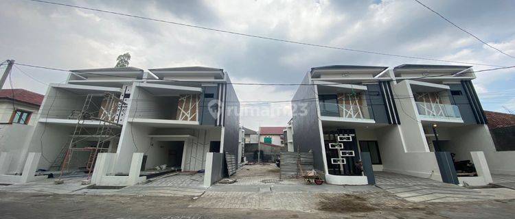 Rumah Mewah Dekat Petra Ubaya Jemursari Ayani Tenggilis Surabaya 1