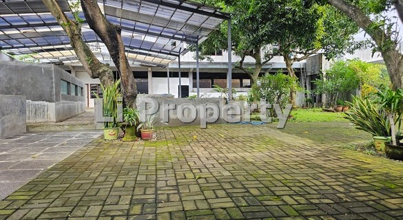 FOR SALE house and warehouse in Gajah Raya, near Gayamsari toll road, 1720m2, Semarang. 1