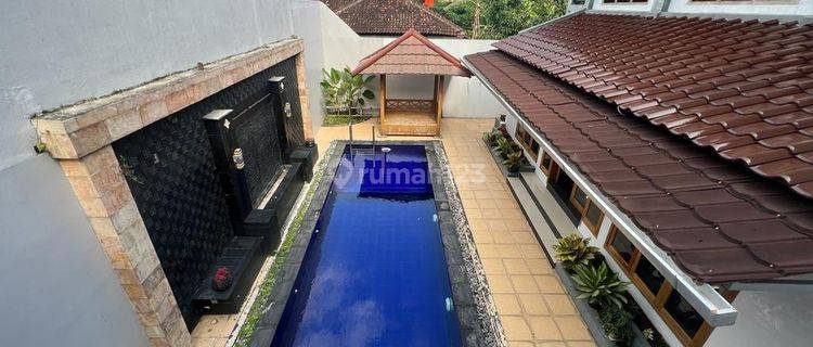 Rumah Kolam Renang Jalan Palagan Luas 450m² 1