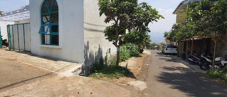 Rumah Vila Design Santorini Di Ngaglik Kota Batu. 1