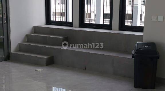 Rumah Semi Furnished SHM di BSD Green Wich, Tangerang 1