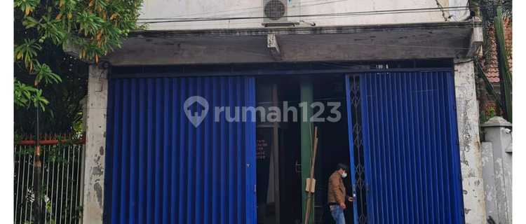 For Quick Lease, Strategic Location Shop House at Zero Sudirman Street, Mojokerto, Land Area. 1