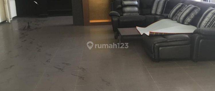 Rumah Dijual Cepattt di Setraduta Cemara Mainroad 1