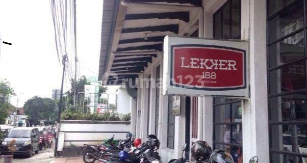 Shop House for Rent on Asia Afrika Street Bandung Area: 467 M2, Very Strategic Location 1
