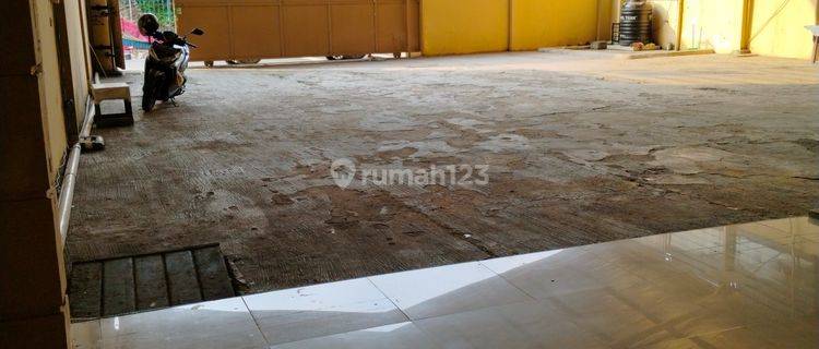 *DiSewakan Gudang dan Rumah Dekat  jalan tol Di Sekitar  Kemanggisan, Jakarta Barat..*
(Kode Rmrg2478)

Ukuran 20 x 17 m2 
hadap utara strategis
dekat kampus, mall, rumah sakit, cocok untuk usaha gudang ekspedisi dll
(Kode rmrg 2478)
 1