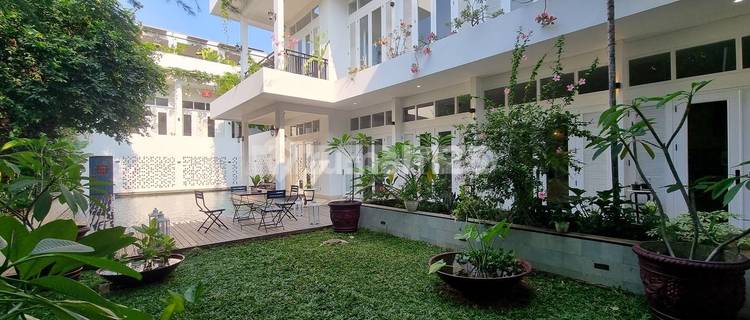 Luxury American Classic House with Pool in Kemanggisan Flood-Free 1