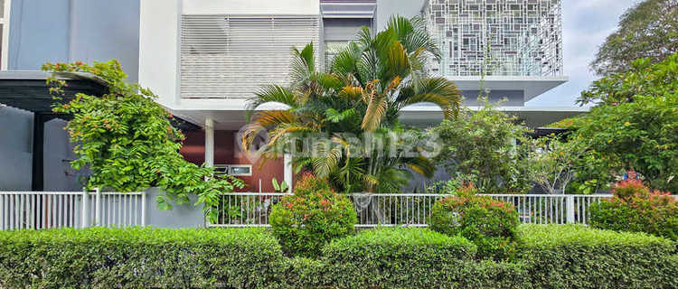 Rumah Mewah Hook 3 Lantai Dijual Permata Buana Siap Huni - 238m2 1