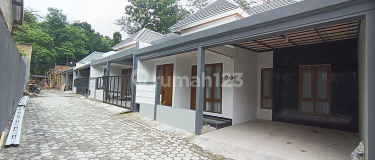 New Ready-to-Occupy Residence with Furnished Bonus in East Sleman - 740 Million Negotiable 1