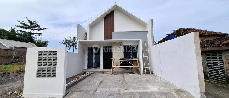 Rumah Desain American Klasik Dalam Cluster Di Barat Polres Sleman 1