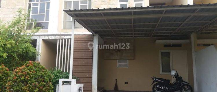 Rumah 2 Lantai Bagus Furnished di Puri Surya Jaya Cluster Vancouver , Sidoarjo 1