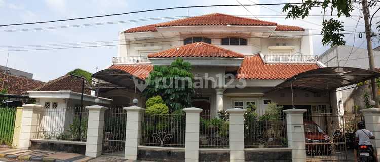 Dijual Rumah Semi Furnished Strategis di Kota Madiun 1