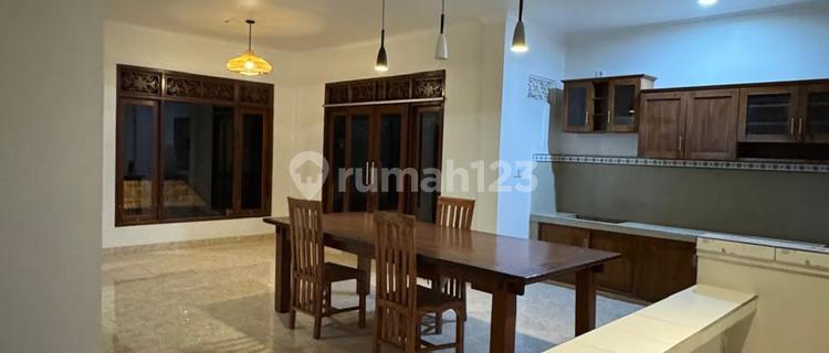 Sewa Rumah Semi Villa di Ubud 1