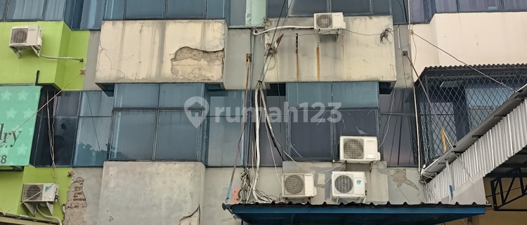 Strategic Ready-to-Use Shop House in West Map, Code 0028 Chrhen 1