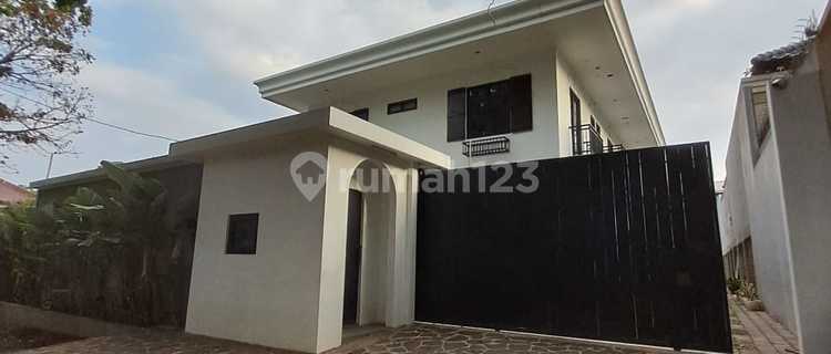 Rumah Modern Di Semarang Selatan 1