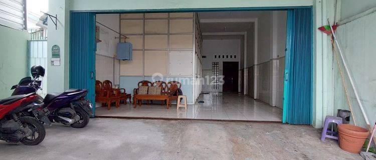 Rumah Unfurnished Bagus di jl purwosari, Semarang Timur 1