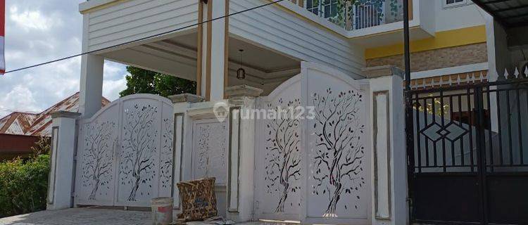 Rumah Mewah Dijual Di Medan Dengan Kolam Renang Lokasi Strategis 1