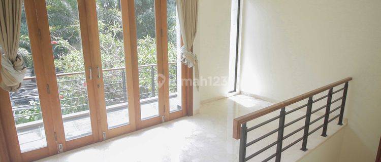 Rumah Mewah Cocok Untuk Expatriat, Marmer, Baru Renovasi 1