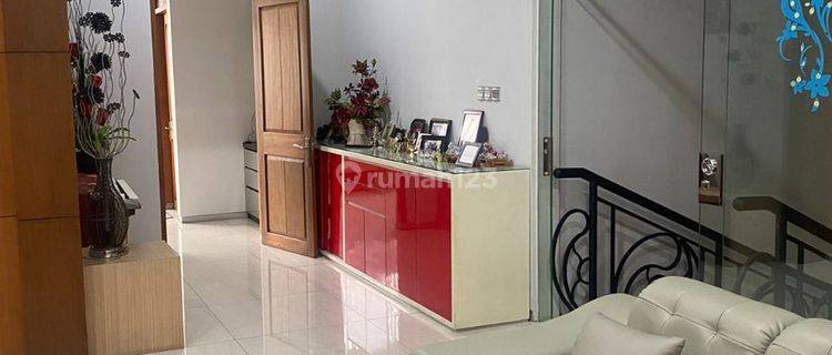 Jual Rumah siap huni + kolam renang di Mainroad Singgasana Pradana kota bandung 1