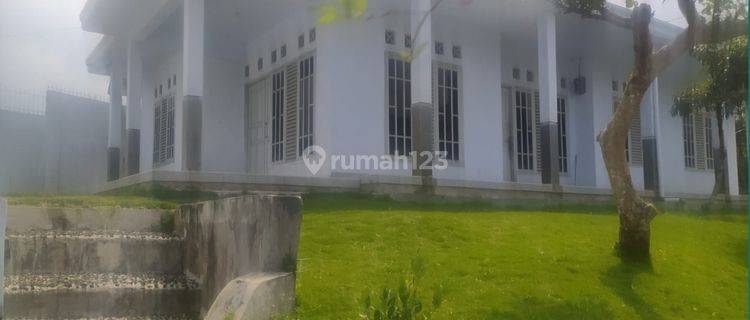 Villa mewah dijual murah di Sukabumi, sertipikat SHM 1