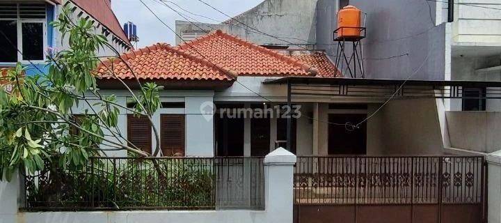 Rumah asri nyaman di duren sawit, Jakarta Timur 1