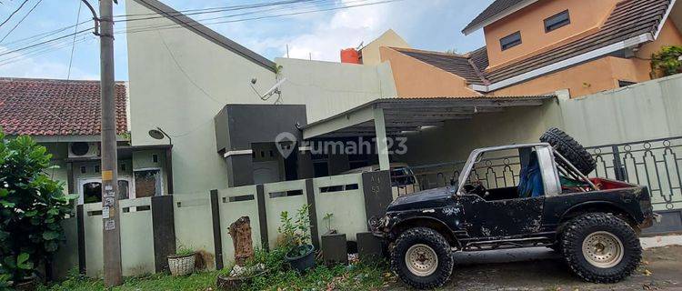 Rumah Bagus Unfurnished HGB di Emerald Asri Utama, Semarang 1