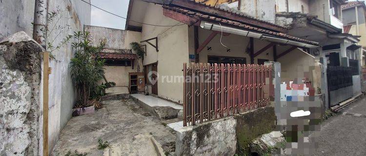 Dijual Rumah Hitung Tanah di Sayap Moh Toha 1