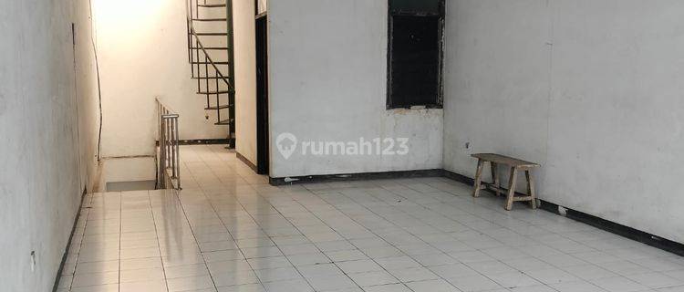 Disewakan Ruko 3 Lantai Lokasi Ramai di Astana Anyar 1