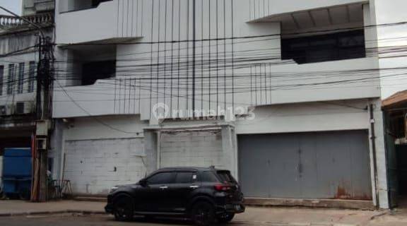 Disewakan Ruko 3 Lantai di Jl Utama Jend Sudirman 1