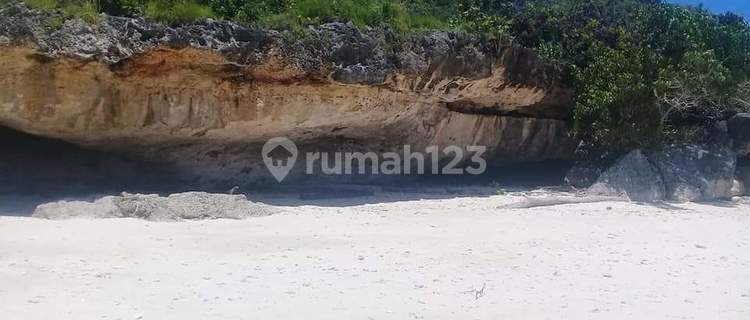 Tanah di Pantai Sumba Timur, Nusa Tenggara Timur., Sumba Timur 1