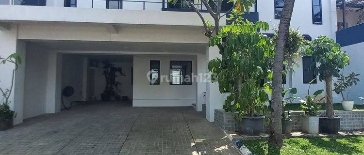 Rumah siap huni bagus bangunan 3lantai dengan rooftop di Bintaro 1