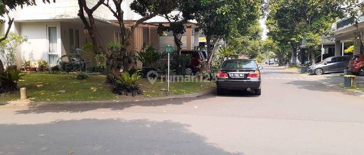 Rumah hoek hadap utara-timur cantik siap huni di Sevilla bsd  1