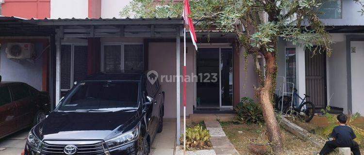 Rumah dengan 1 1/2 lantai semifurnis hadap utara di The Icon 1