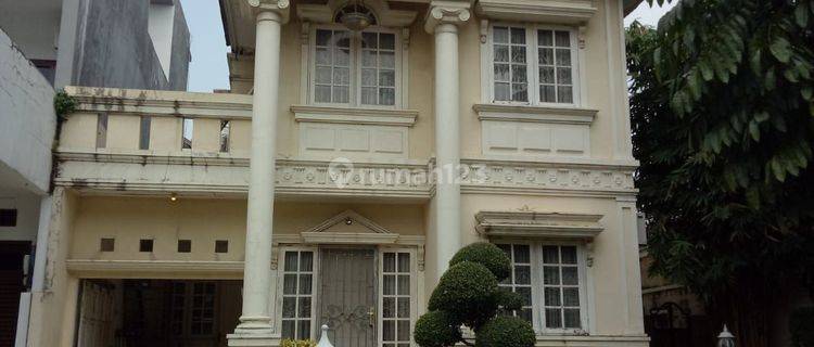 Rumah 2lantai bergaya Amerika style 240m² diTaman giriloka 1