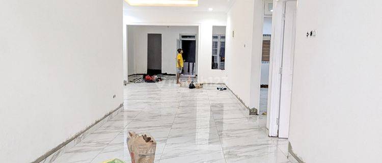 Harga Terbaik, Dijual Cepat Rumah Cantik Terenovasi 1