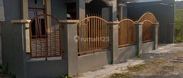 RUMAH BAGUS SIAP PAKAI DI BANYUANYAR SOLO 1