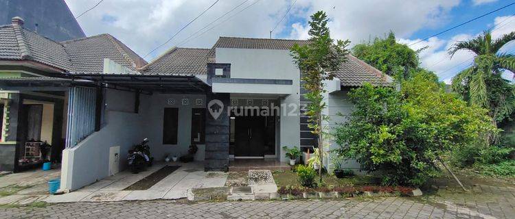Rimh nyaman di perumahan dekat solo baru 1