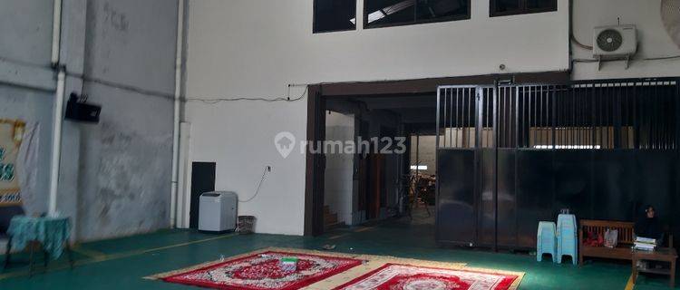 Gudang plus RUMAH MEWAH 1.5 lantai di area dekat Manahan Solo 1