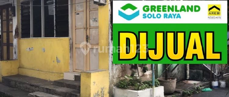 Rumah Kampung Solo Kota di area Dekat Pasar Gede Solo 1