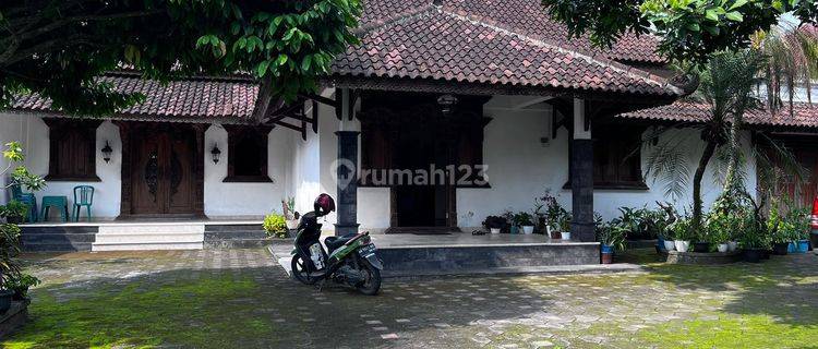 Rumah Furnished Etnik  Jawa di Banjarsari Solo 1