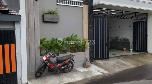 RUMAH BARU 2 LANTAI DI MOJOSONGO JEBRES SOLO 1