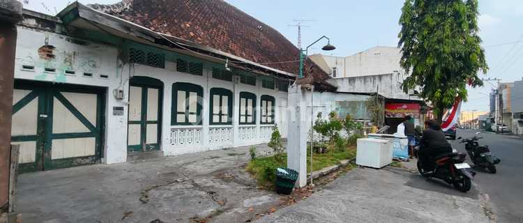 House Suitable for Business Near Pasar Gede Solo 1