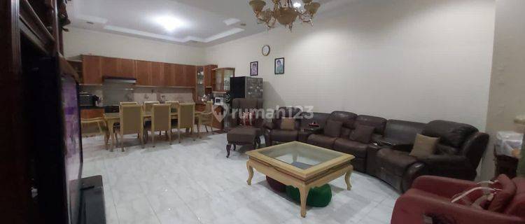 Dijual Rumah Strategis 3 Lantai di Jl Pajagalan Kalipah Apo 1