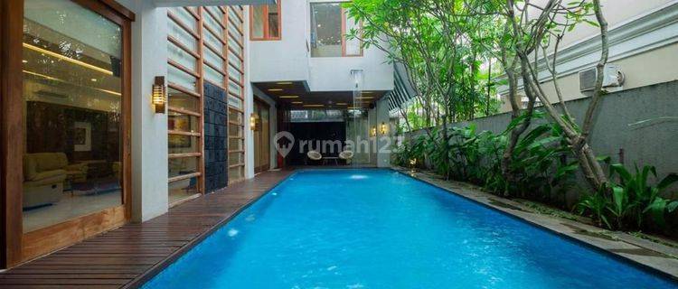 Rumah Mewah Disewakan Full Furnish Bagus Tinggal Bawa Koper Ada Pool Dekat Akses Tol Rumah 3 Lantai Di Taman Golf Timur 1