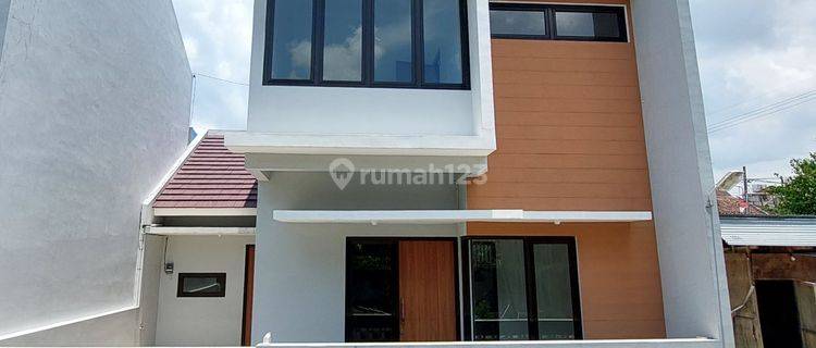 Rumah minimalis dijual murah 2 Lantai belakang universitas merdeka malang 1