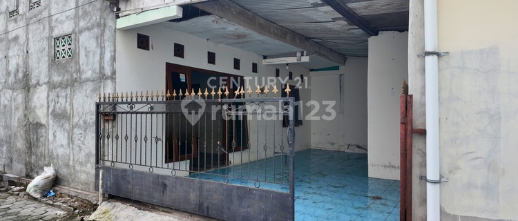 4-bedroom house in Condongcatur near UGM Campus 1
