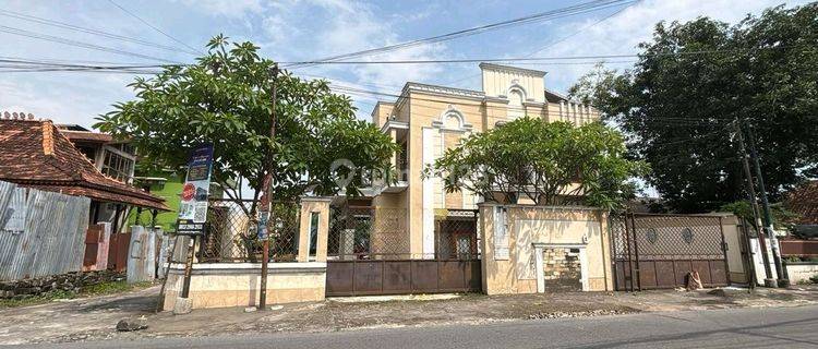 Rumah Besar Cocok Untuk Kantor Dekat Ambarukmo Plaza Yogyakarta 1