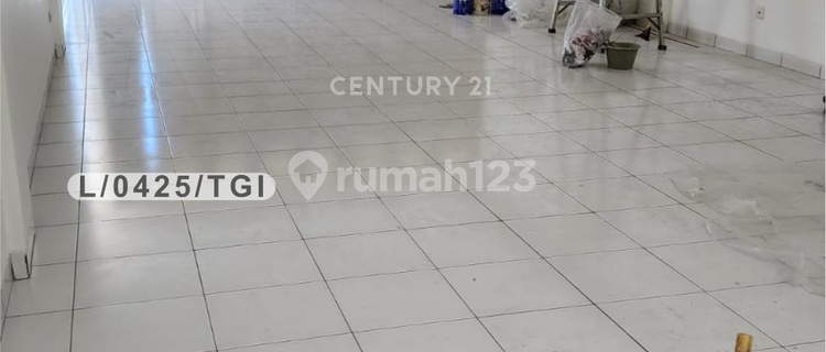 Strategic 3-Story Shophouse Facing South in Mekarwangi Complex, Bandung 1